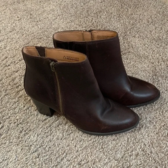 Vionic dark brown weather resistant ankle boots - Picture 1 of 6